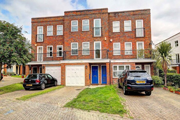 4 Bedroom Property To Rent In Southridge Place, London, SW20