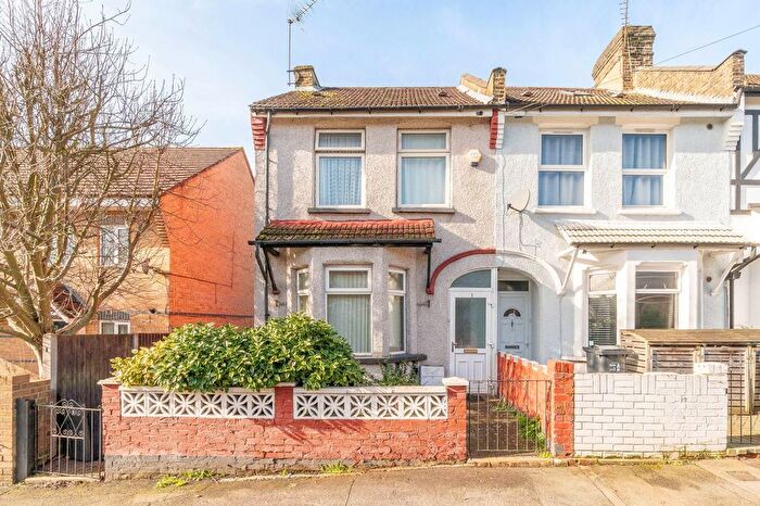 2 Bedroom Property For Sale In Ladbrooke Road, South Norwood, London, SE25