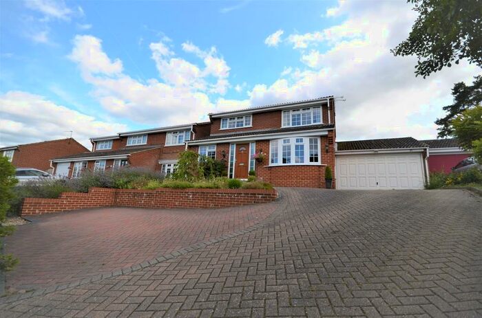 4 Bedroom Detached House To Rent In Farnham, Surrey, GU9