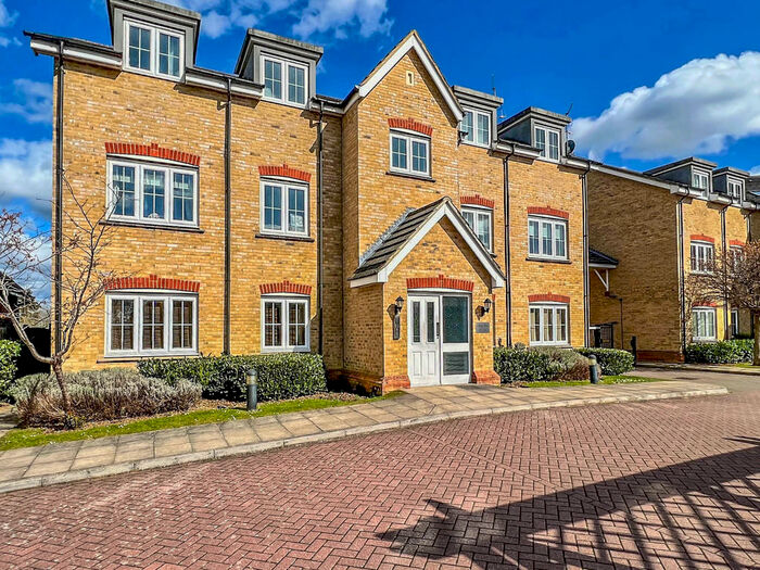 2 Bedroom Apartment To Rent In Stants View, Hertford, SG13