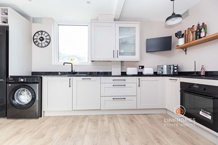 2 Bedroom Detached House For Sale In Foxholes Road, Poole, BH15