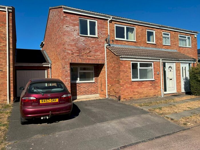 4 Bedroom Semi-Detached House To Rent In Kennedy Close, Oxford, Oxfordshire, OX4