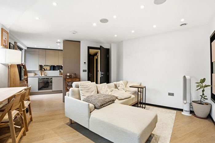 2 Bedroom Apartment For Sale In Holmes Road, London, NW5