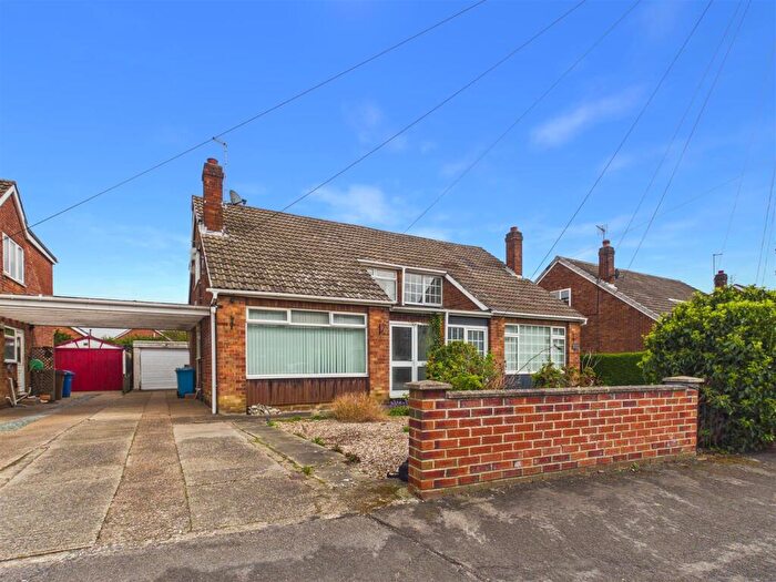 2 Bedroom Semi-Detached House For Sale In Randsfield Avenue, Brough, HU15