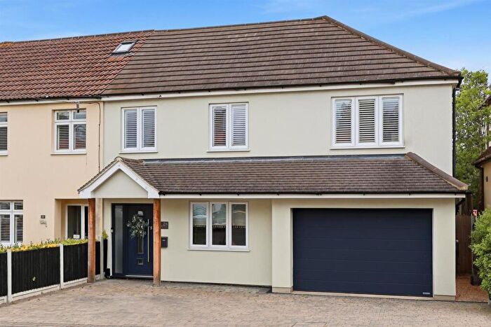 5 Bedroom Semi-Detached House For Sale In The Rising, Billericay, CM11