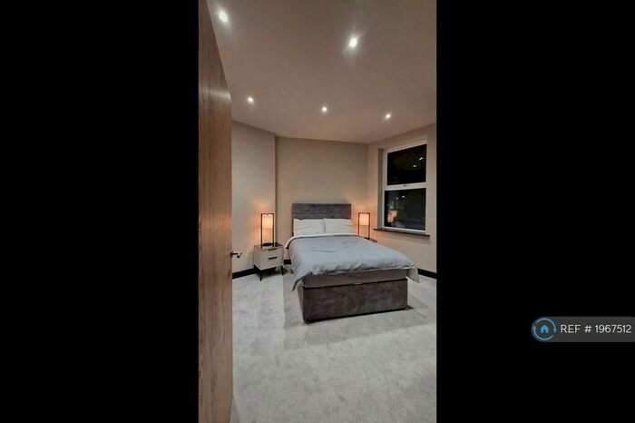 3 Bedroom Flat To Rent In Gibson House, Wallasey, CH44