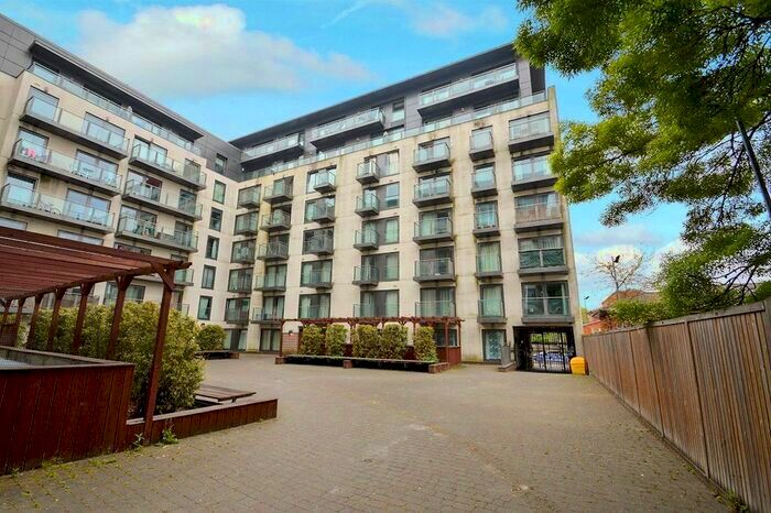 1 Bedroom Flat To Rent In High Street, Slough, SL1