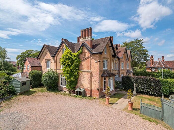 6 Bedroom Semi-Detached House For Sale In Bishopton Lane, Bishopton, CV37