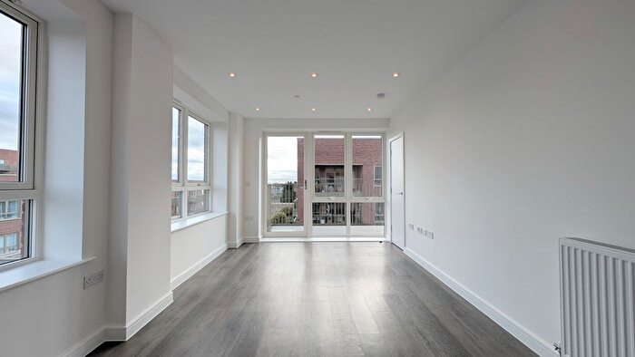 2 Bedroom Flat To Rent In Bridlington Road, Watford, WD19