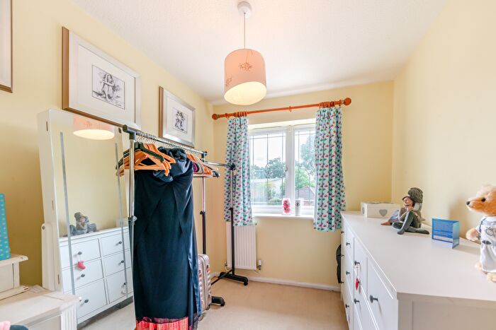 3 Bedroom End Of Terrace House For Sale In Greenfield Avenue, Solihull, CV7