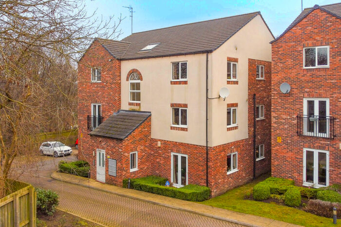 2 Bedroom Apartment For Sale In Potternewton Mount, Leeds, LS7