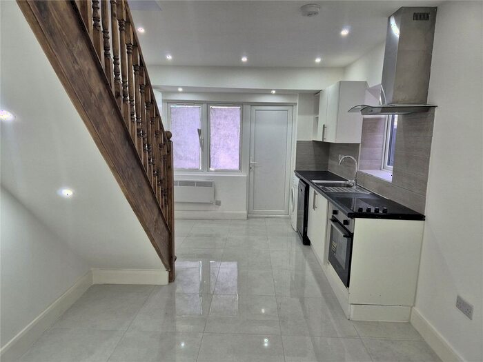 1 Bedroom End Of Terrace House To Rent In Torrington Road, Perivale, Middlesex, UB6