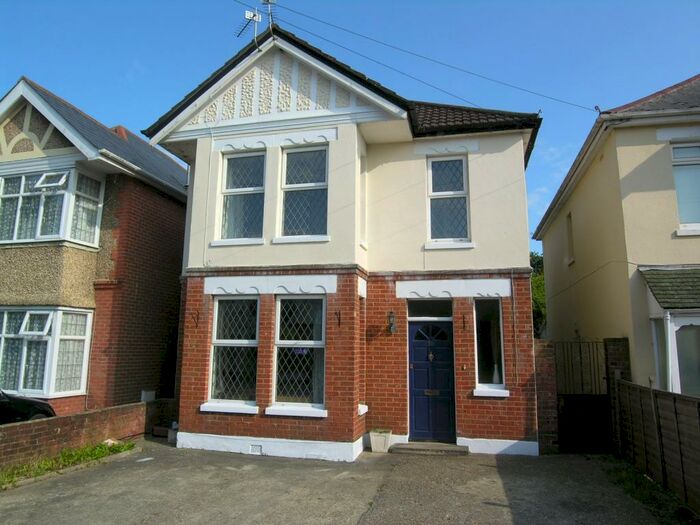 6 Bedroom House To Rent In Bedroom Detached House In Bournemouth, BH9