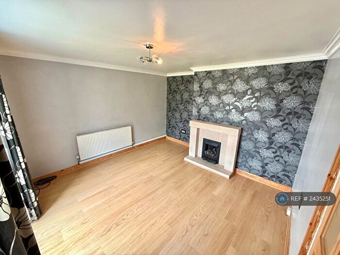 3 Bedroom Semi-Detached House To Rent In Launceston Drive, Bradford, BD4