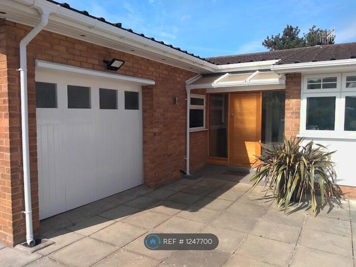3 Bedroom Bungalow To Rent In Macdona Drive, Wirral, CH48