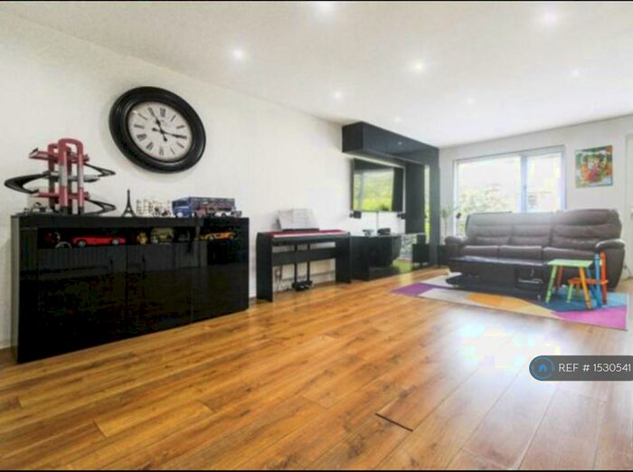 4 Bedroom Terraced House To Rent In Deans Close, Croydon, CR0