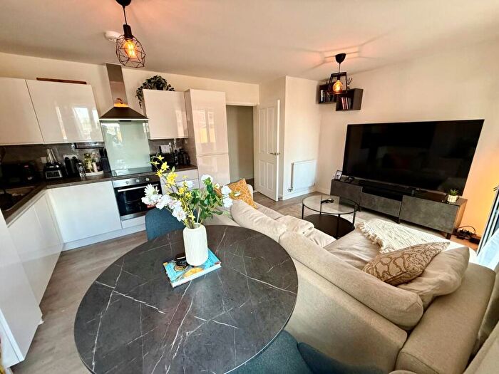 2 Bedroom Apartment For Sale In Pingle Wharf Approach, Leicester, LE3