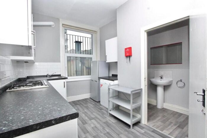 3 Bedroom Flat To Rent In Chalk Farm Road London, NW1