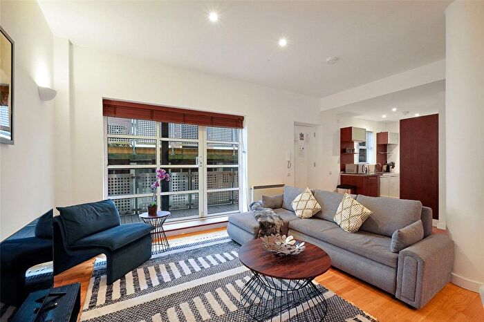 2 Bedroom Flat For Sale In Grafton Yard, London, NW5
