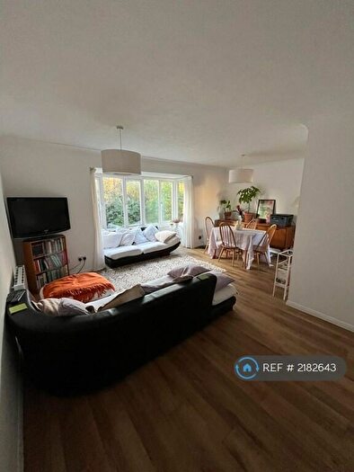 2 Bedroom Flat To Rent In Linwood Close, London, SE5