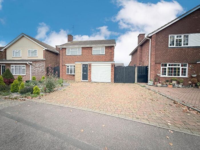 4 Bedroom Detached House For Sale In Turnpike Drive, Luton, LU3