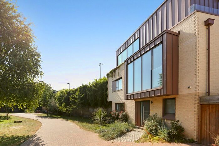 3 Bedroom Detached House To Rent In Crimsworth Road, London, SW8