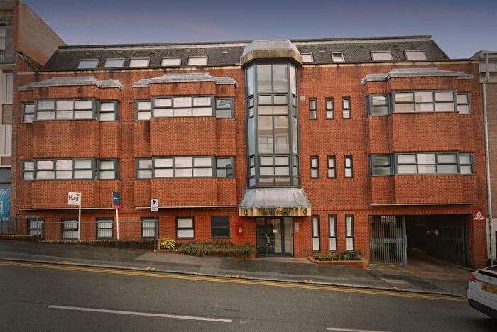 1 Bedroom Flat For Sale In Corporation Street, High Wycombe, HP13