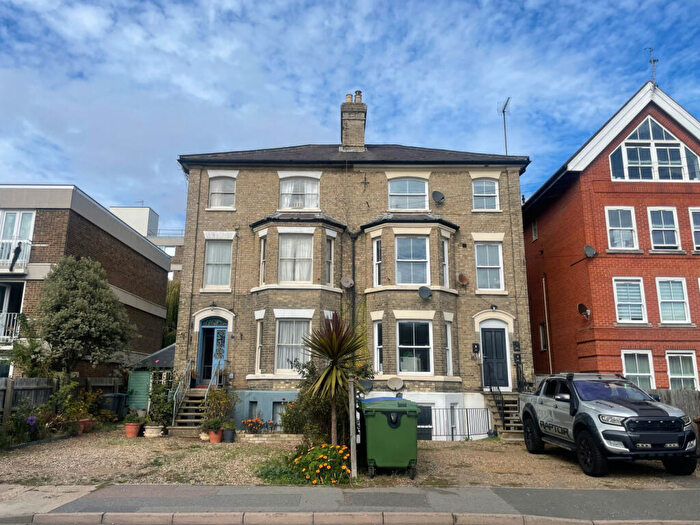 1 Bedroom Apartment To Rent In Undercliff Road West, Felixstowe, IP11