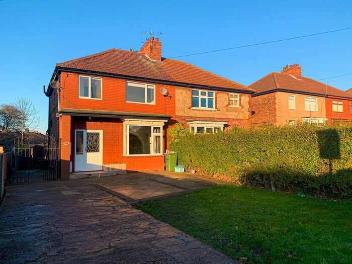 3 Bedroom Semi-Detached House To Rent In Burringham Road, Scunthorpe DN17
