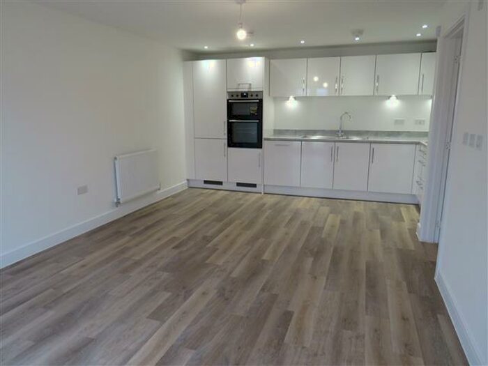 2 Bedroom Apartment To Rent In Cornwell Avenue, Crawley, RH10