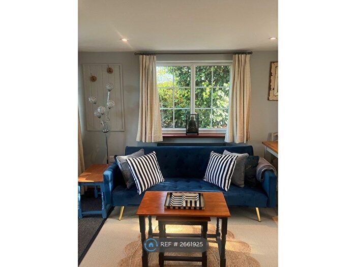 1 Bedroom Flat To Rent In Lawhitton, Launceston, PL15