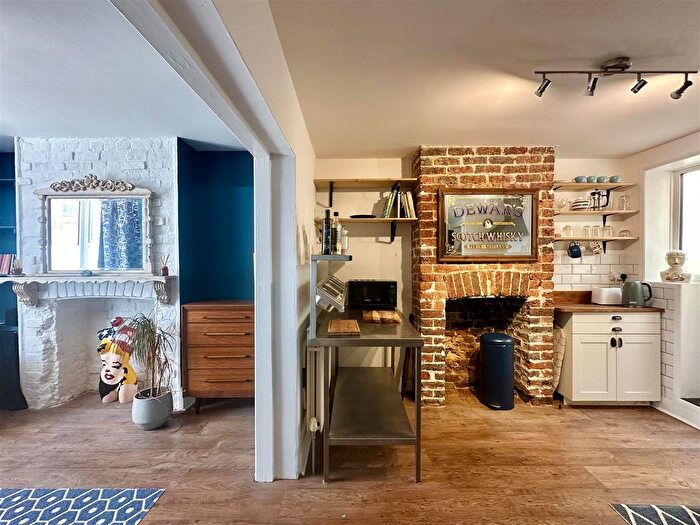1 Bedroom Flat For Sale In Western Road, St. Leonards-On-Sea, TN37