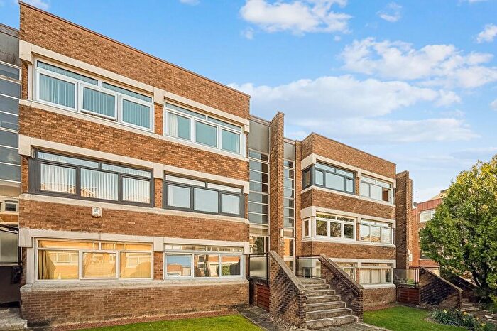 1 Bedroom Flat To Rent In Huntly Court, Dirleton Place, Shawlands, Glasgow, G41