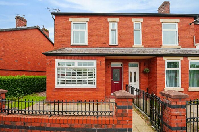 3 Bedroom Terraced House To Rent In Tootal Drive, Salford, M5