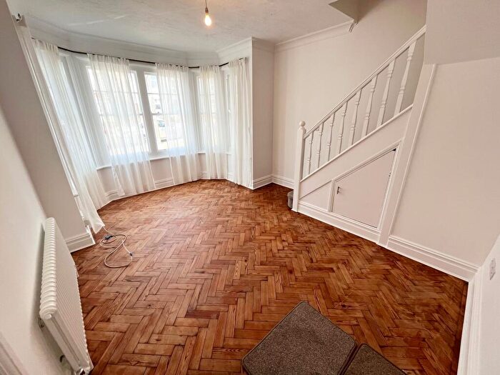 2 Bedroom Apartment To Rent In Cobham Road, Westcliff On Sea, SS0