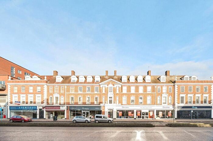 1 Bedroom Apartment For Sale In Brassey House, New Zealand Avenue, Walton-On-Thames, KT12