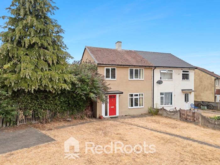 3 Bedroom Semi-Detached House For Sale In Chestnut Avenue, New Rossington, DN11