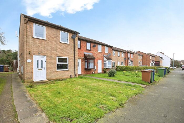 3 Bedroom Terraced House For Sale In New Park, March, PE15