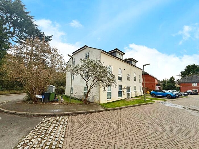 2 Bedroom Flat To Rent In Mill Close, Bagshot, Surrey, GU19