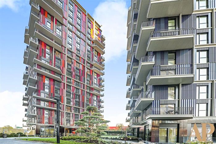 1 Bedroom Flat To Rent In Cascade Way, London, W12