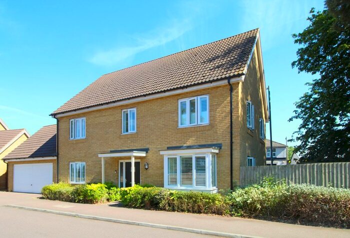 4 Bedroom Detached House To Rent In Martin Drive, Stone, Dartford, DA2