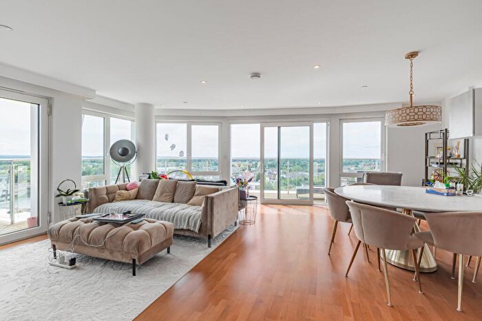 2 Bedroom Flat For Sale In Henry Macaulay Avenue, Kingston Upon Thames, KT2