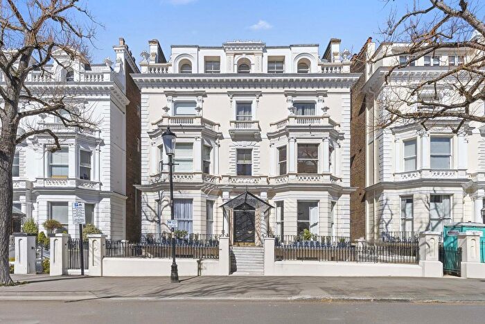 4 Bedroom Flat For Sale In Holland Park, London, W11
