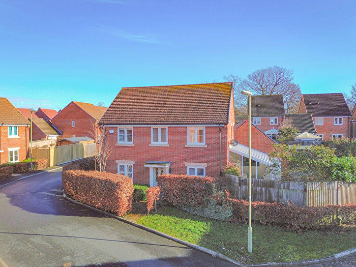 3 Bedroom Detached House For Sale In Rothschild Drive, Sarisbury Green, SO31