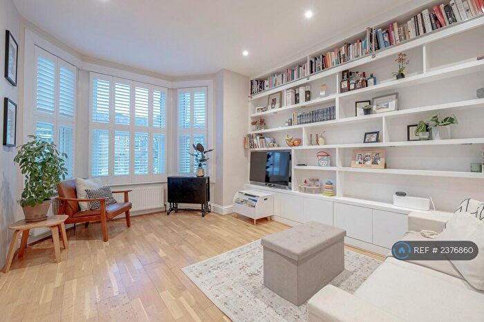 2 Bedroom Flat To Rent In Valmar Road, London, SE5