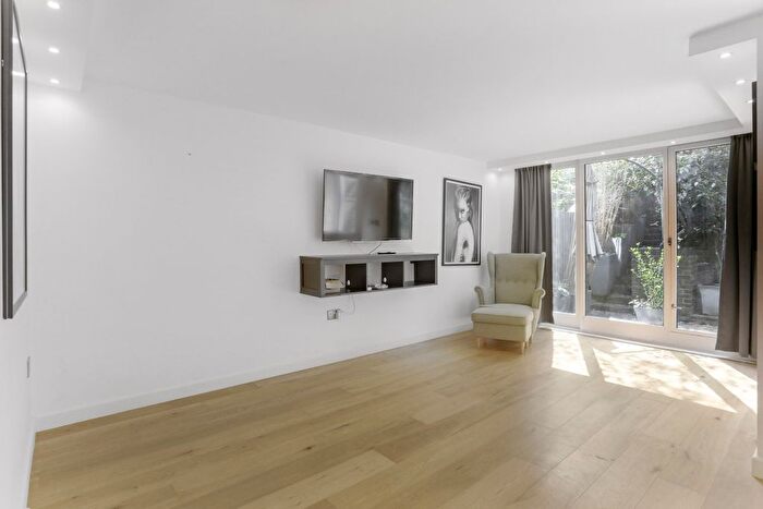 2 Bedroom Flat To Rent In Great Western Road, Notting Hill, W11