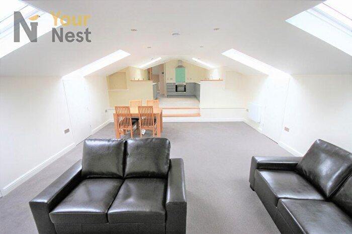 2 Bedroom Apartment To Rent In Flat, Park View, Headingley., LS6