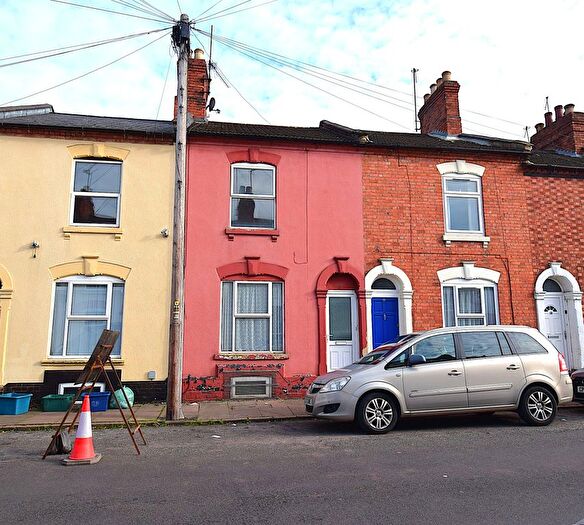 3 Bedroom Terraced House To Rent In Shakespeare Road, Northampton, NN1