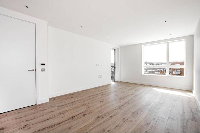 1 Bedroom Flat For Sale In Smithfield Square, Hornsey, London, N8