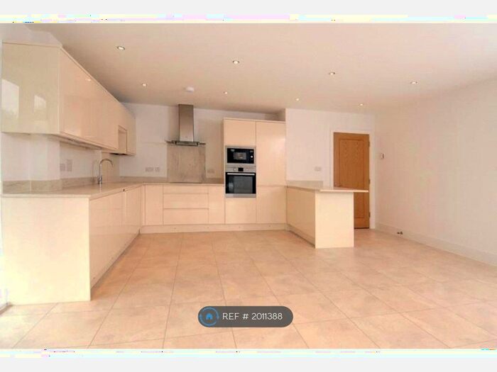 2 Bedroom Flat To Rent In Mount Harry Road, Sevenoaks, TN13